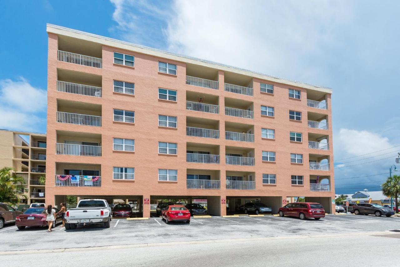 401 Beach Place Condos St. Pete Beach Bagian luar foto