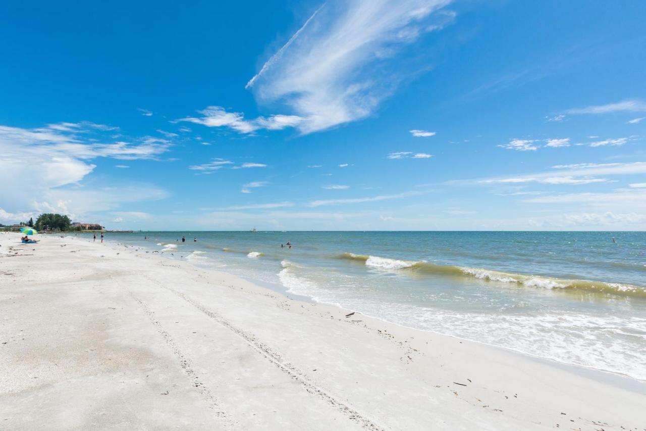401 Beach Place Condos St. Pete Beach Bagian luar foto