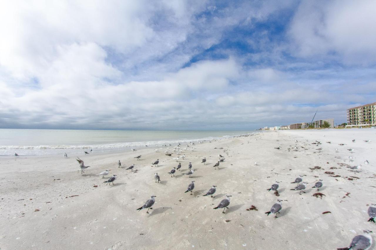 401 Beach Place Condos St. Pete Beach Bagian luar foto