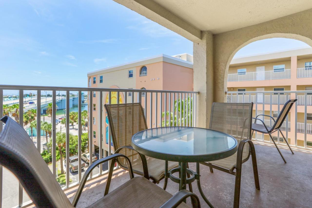 401 Beach Place Condos St. Pete Beach Bagian luar foto