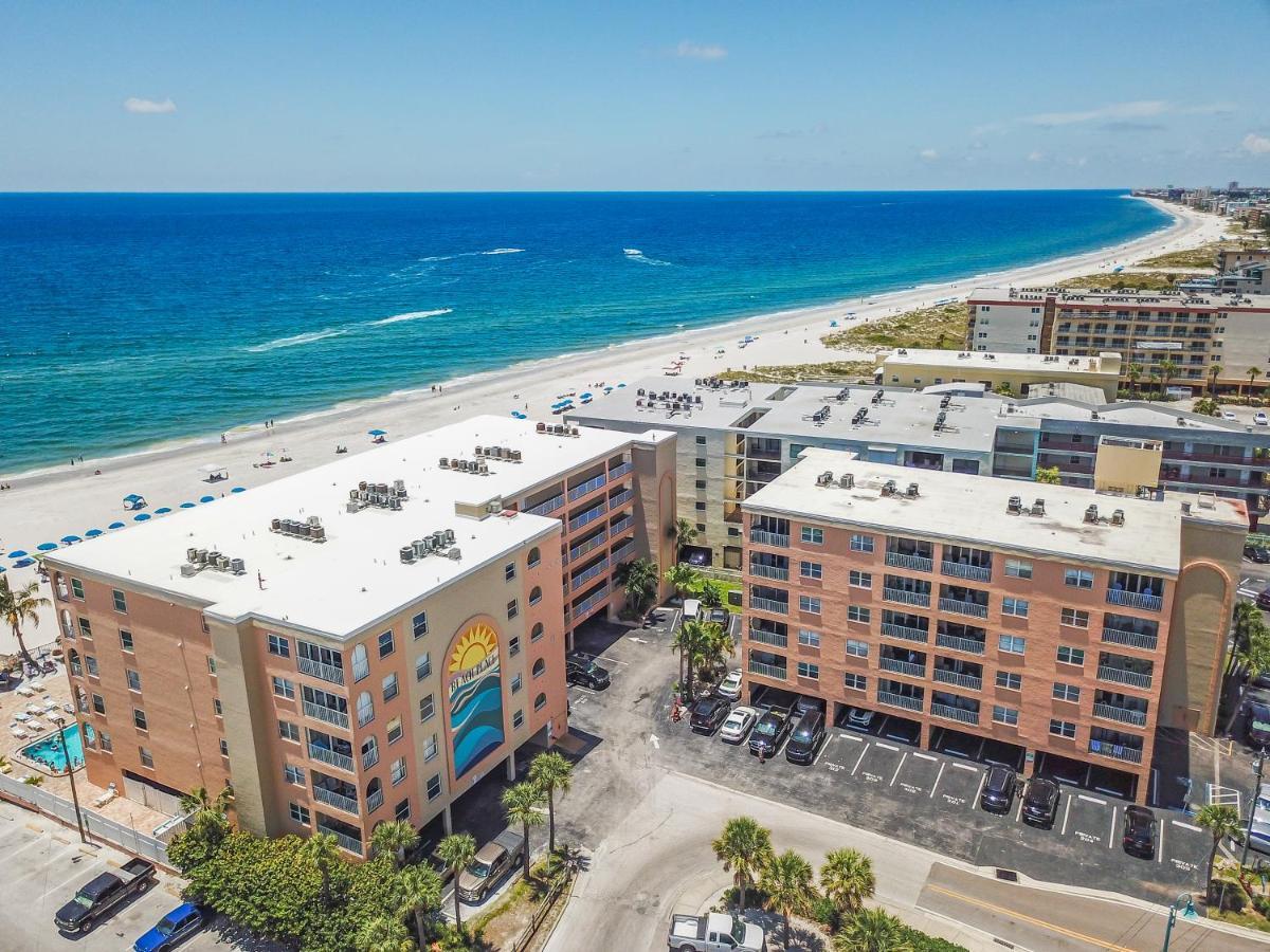 401 Beach Place Condos St. Pete Beach Bagian luar foto
