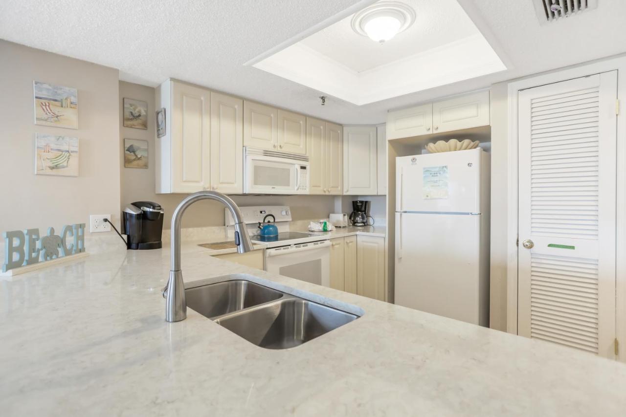 401 Beach Place Condos St. Pete Beach Bagian luar foto