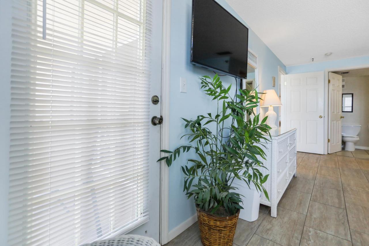 401 Beach Place Condos St. Pete Beach Bagian luar foto
